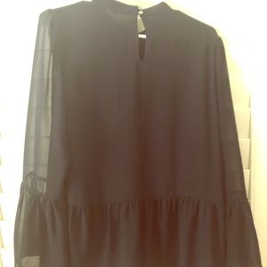 Keyhole back sheer sleeved blouse